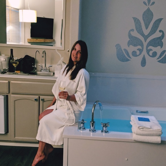 Meet your Posher, Erin - Picture 4 of 4